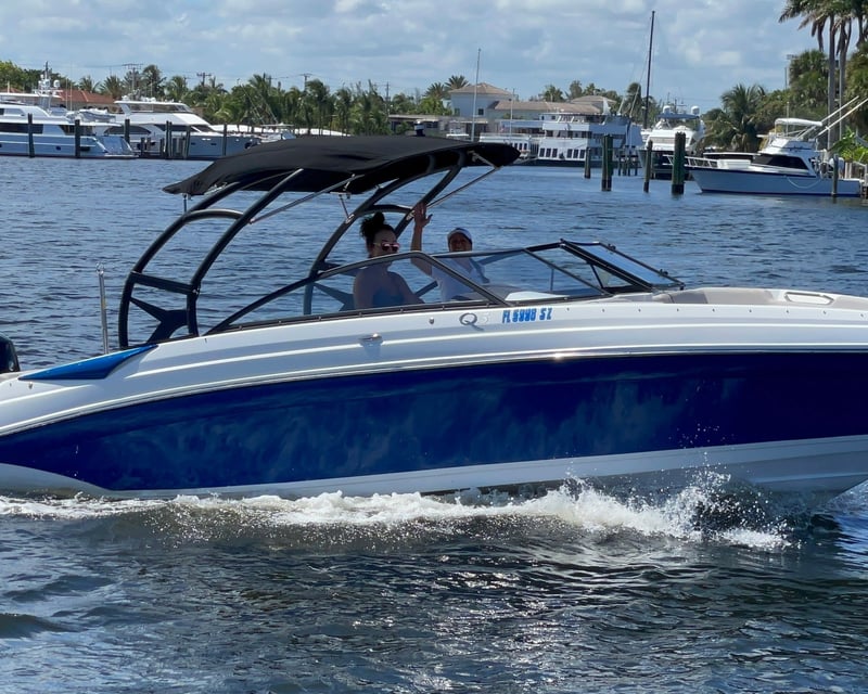 25' Rinker Boat Rental in Hollywood, Florida