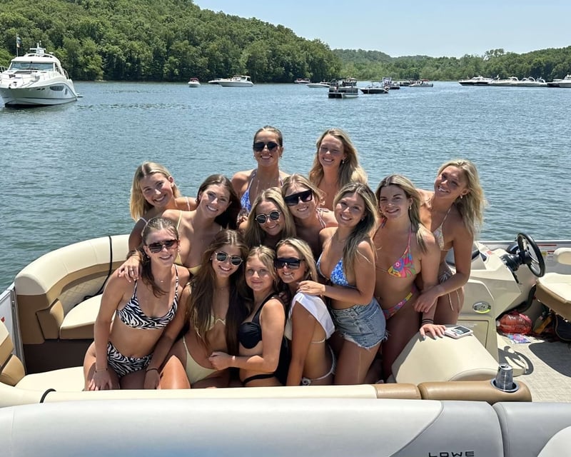8-Hour Tritoon Boat Rental at Lake of the Ozarks