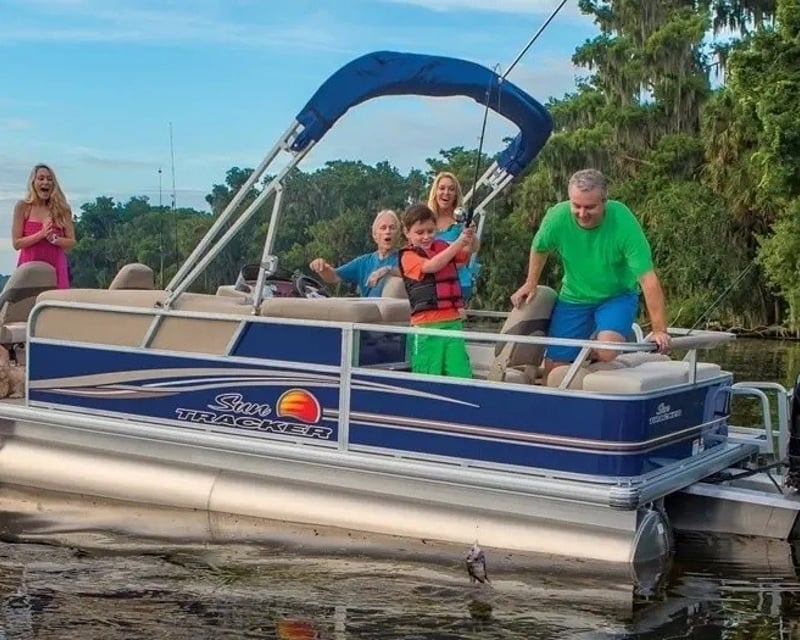22' Fishing Pontoon Rental in Tavares