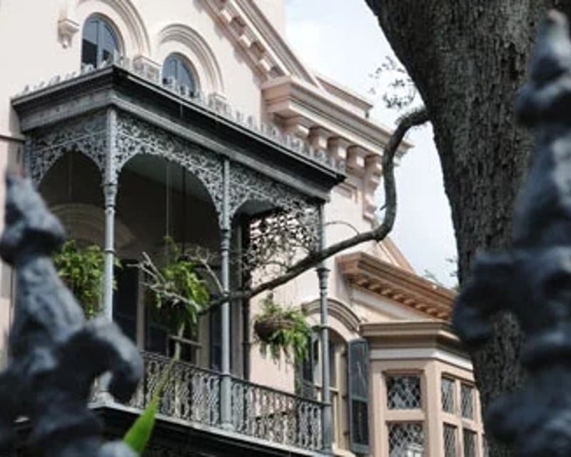 Private Garden District History Walking Tour in New Orleans