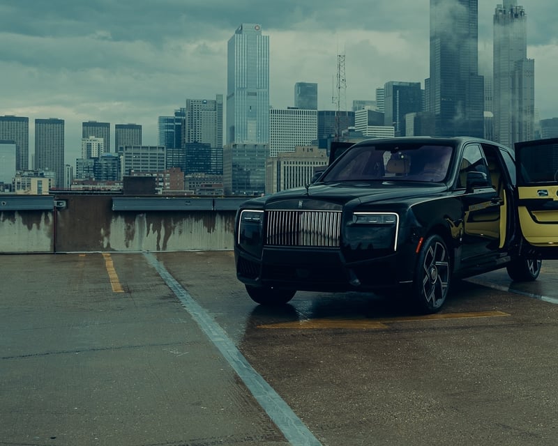 Rolls-Royce Cullinan Black Badge Rental in Chicago