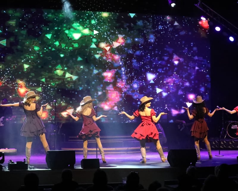 Watch the Grand American Opry Show in Pigeon Forge