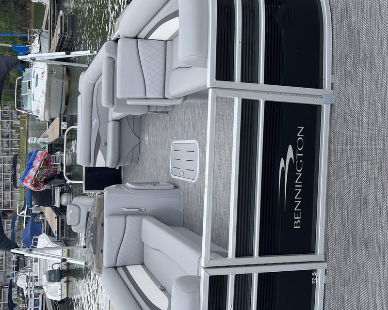 Bennington Tritoon Boat Rental in Dadeville, AL