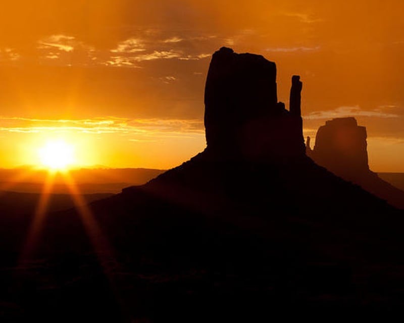 Take a Sunrise Guided Tour in Monument Valley