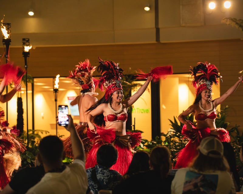 Waikiki Fire-Knife Dancing Luau