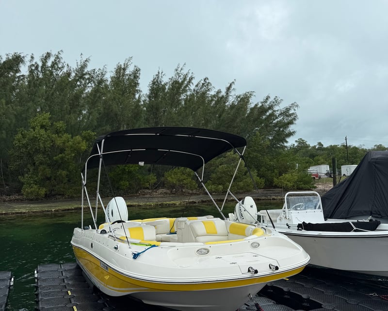 22' Deck Boat Rental in Summerland Key