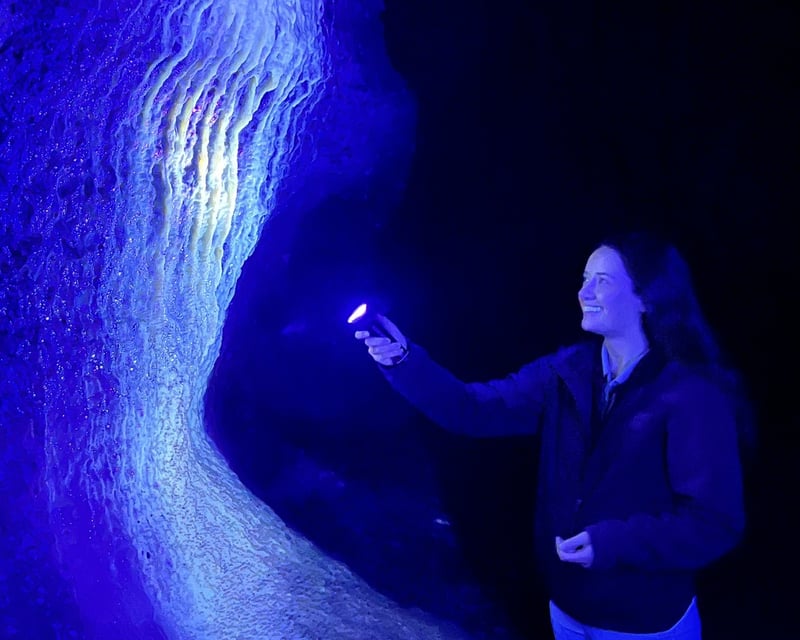 Black Light Cave Tour at Niagara Cave
