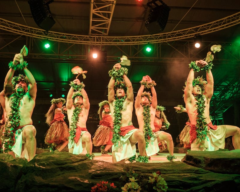 Kauai Luau With Fire Knife Dancing