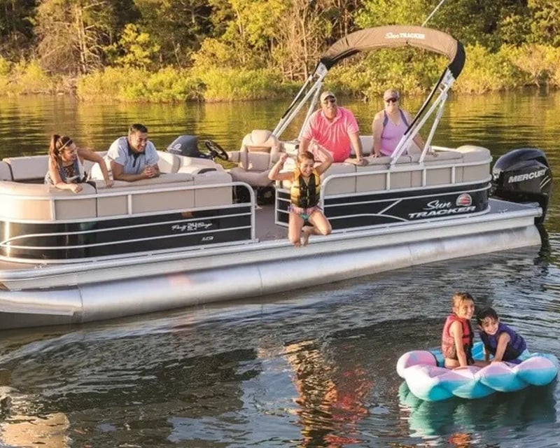 24' Pontoon Boat Rental in Tavares