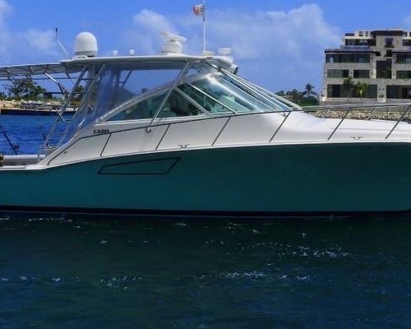 Deep Sea Fishing Charter in Cancún on a 40' Cabo Express
