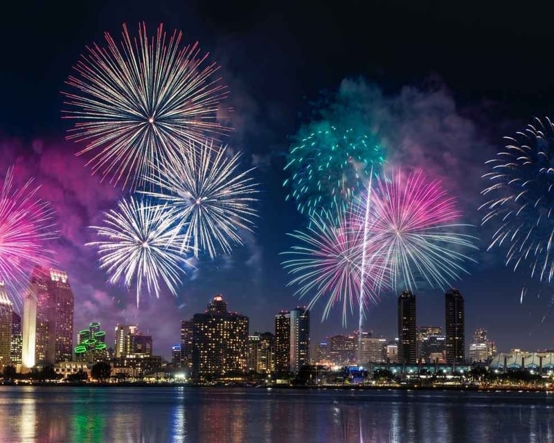Waikiki Friday Fireworks Cruise