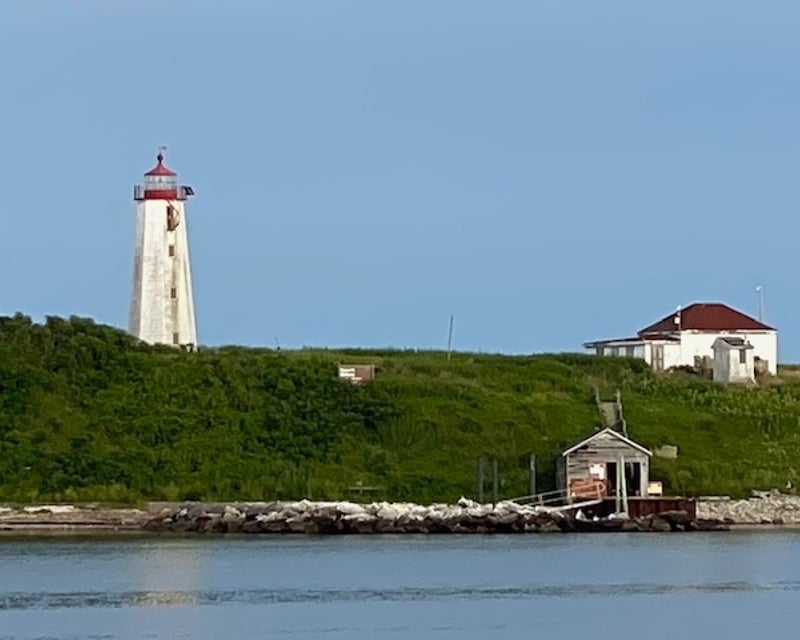 Faulkner Island Lighthouse & Seal Watch Cruise from Branford