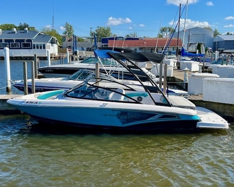 19' Boat Rental on Lake Michigan with Fuel Included