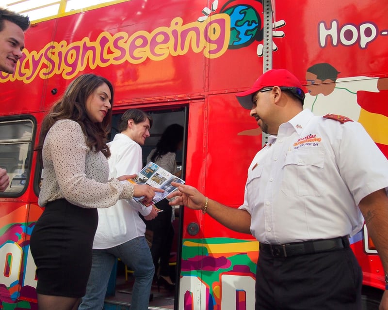 Los Angeles Celebrity Homes & Hop-On Hop-Off from Anaheim