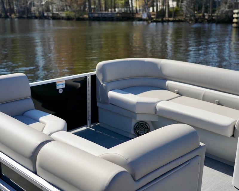 115HP Tritoon Boat Rental in Myrtle Beach