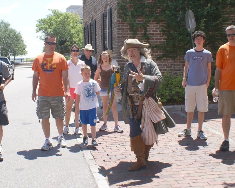 Pirate History Walking Tour in Charleston