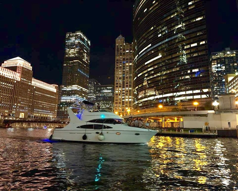 Private 47' Yacht Charter in Chicago