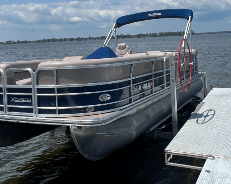 7-Hour Pontoon Boat Rental in Okauchee