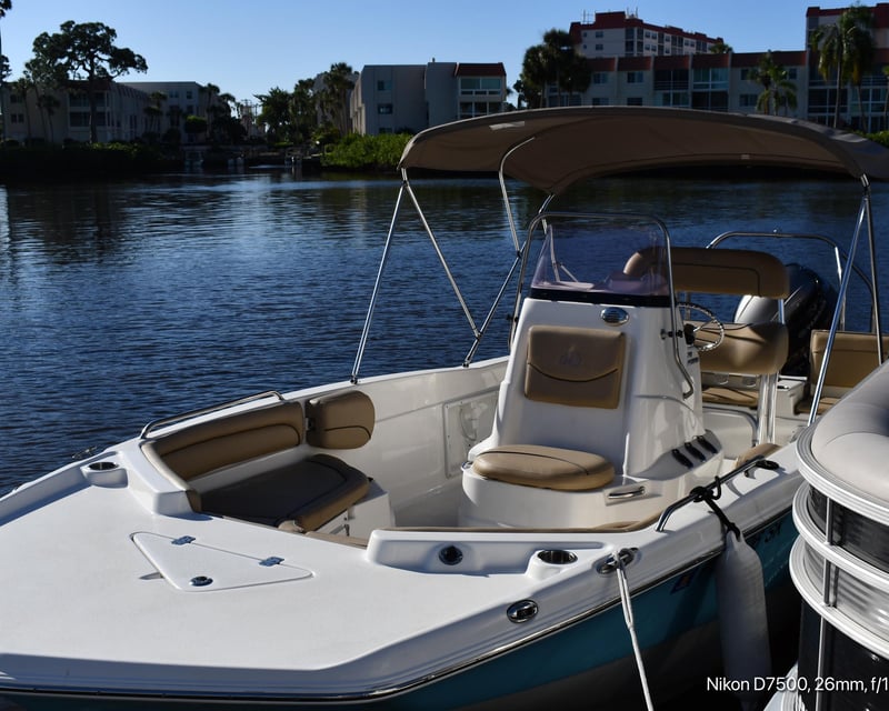 21' Deck Boat Rental in Venice, Florida