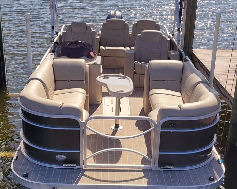 24' Tritoon Boat Rental in Cape Coral