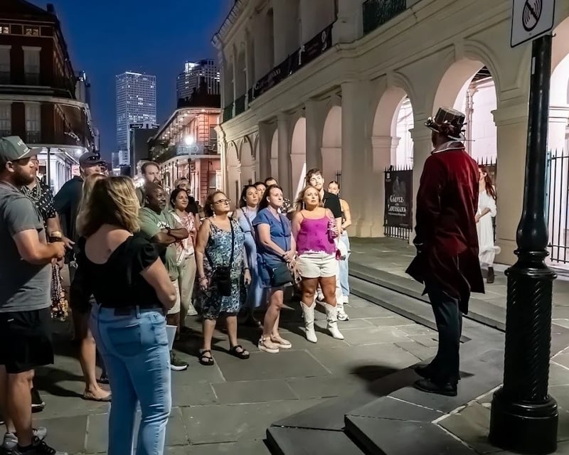 Ghost, Pirate & True Crime Pub Crawl in the French Quarter