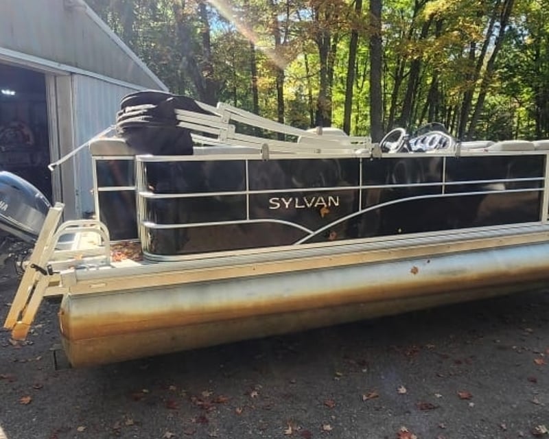 20' Pontoon Rental on Mercer Lakes