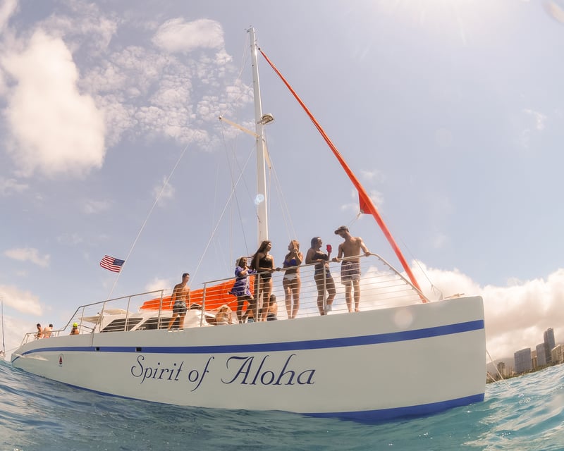 Sunset Cocktail Cruise in Waikiki