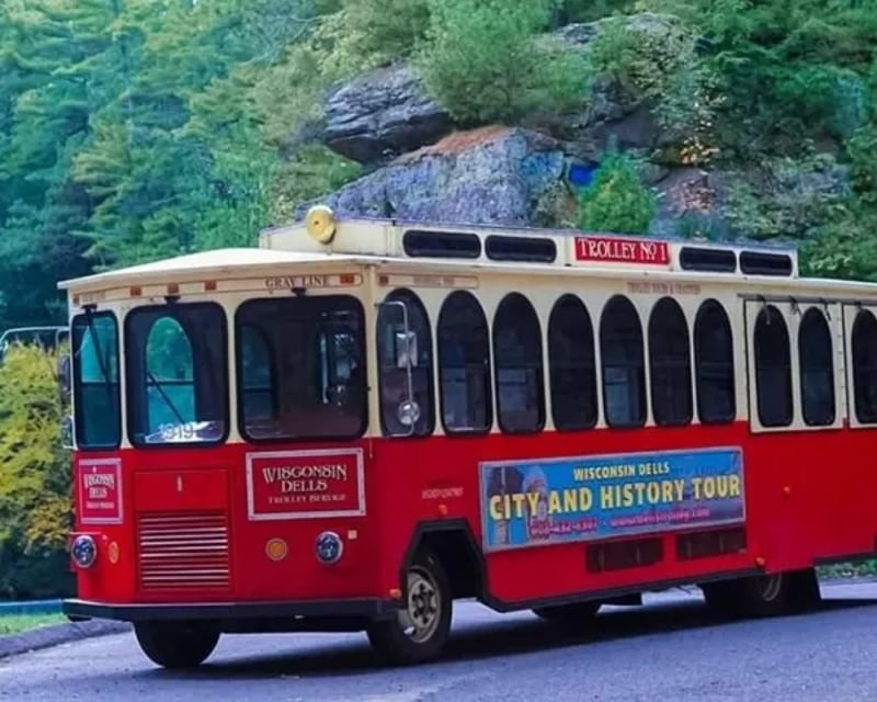 Explore Wisconsin Dells on a Scenic History Trolley Tour