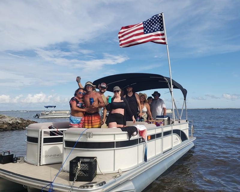 24' Tritoon Boat Rental with 140hp (4.5 Hours)