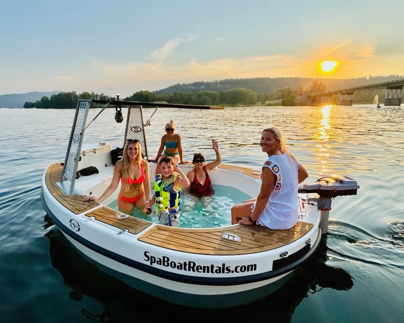 Hot Tub Boat Rental on Lake Coeur d'Alene
