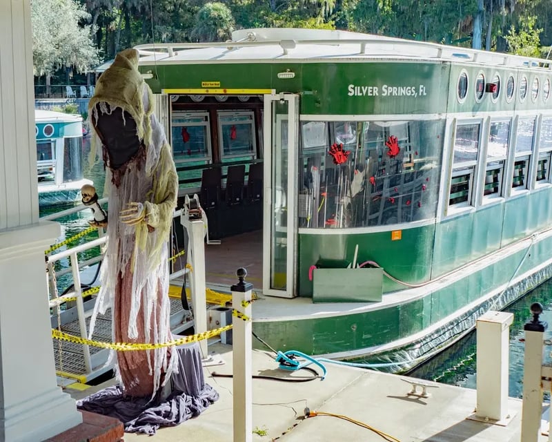 Spooky Glass Bottom Boat Tour in Silver Springs