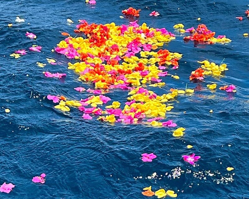 Private Ash Scattering Ceremony at Sea in Haleiwa